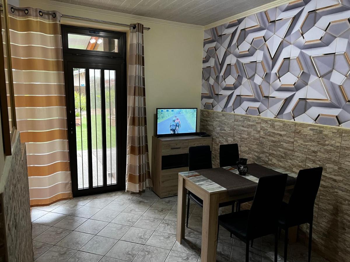 Mediteran Fedett Medences Apartmanhaz Szántód エクステリア 写真