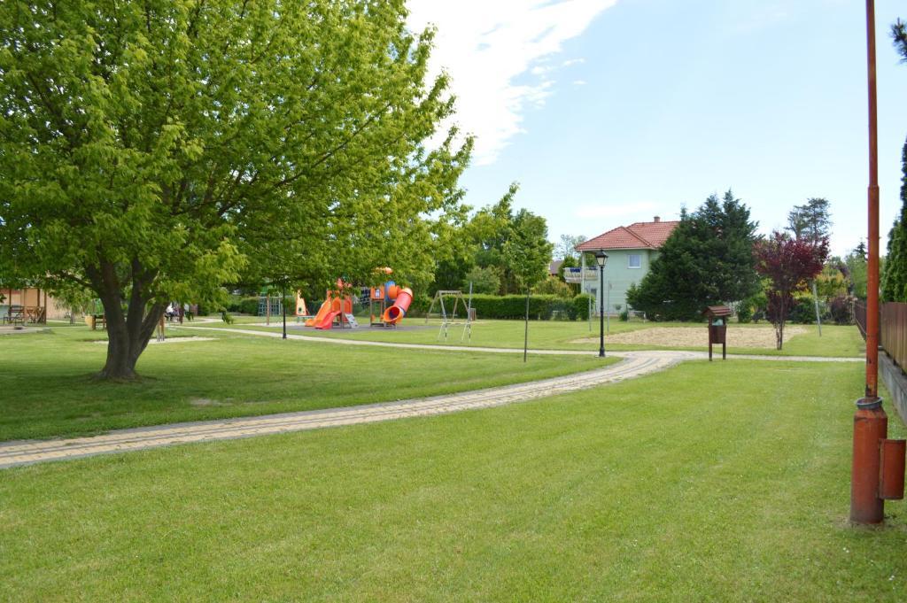 Mediteran Fedett Medences Apartmanhaz Szántód エクステリア 写真