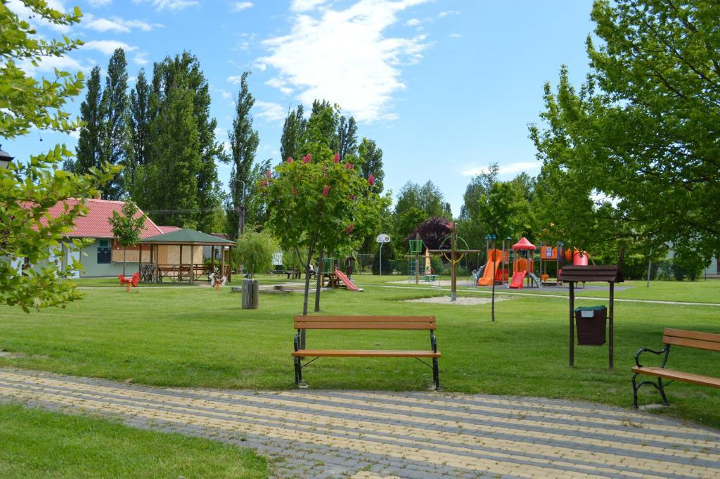 Mediteran Fedett Medences Apartmanhaz Szántód エクステリア 写真